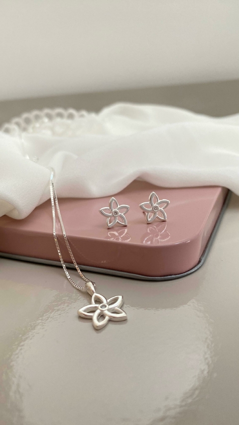 Conjunto colar e brincos flor - Joia em prata 925