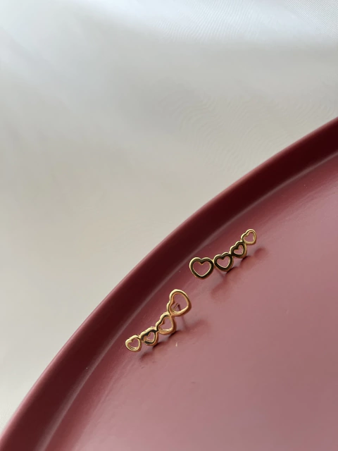 Brinco Ear Cuff Corações