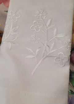 Cortina De Baño Bordada Flor Blanca