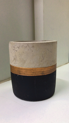 Vaso em Cimento Preto c/ Listra Bronze - Irmãs Têxtil