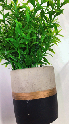 Vaso em Cimento Preto c/ Listra Bronze na internet