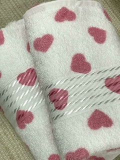 Kit Toalha de Banho Coração ou Poá + Toalha Rosto Coração ou Poá Döhler - Irmãs Têxtil