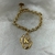 Pulseira de Placa com Resina Pérola com Inicial de A-Z