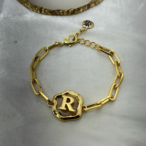 Pulseira de Placa Perolada Com Inicial de A-Z