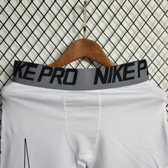 Bermuda Térmica Nike Pro na internet