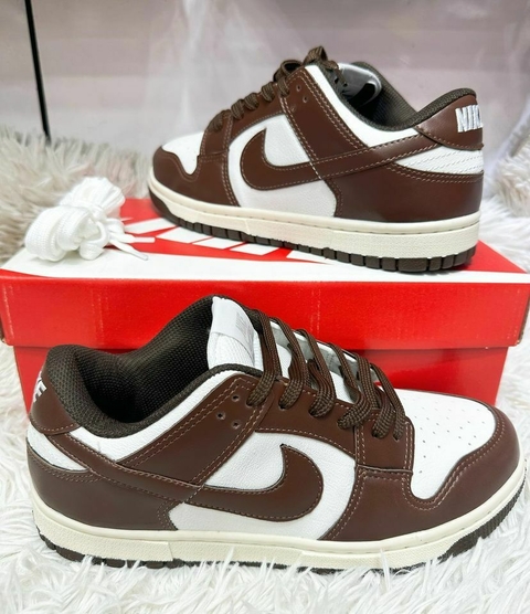 TÊNIS DUNK SB LOW Branco Marrom - comprar online