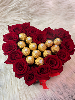BOX CORAZON CON CENTRO DE CHOCOLATES