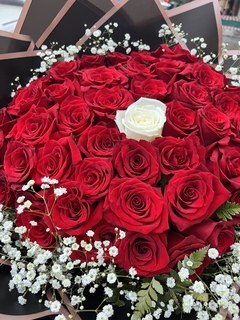 Ramo de 50 rosas importadas en internet