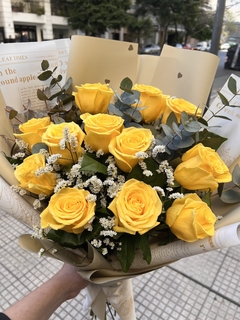 Ramo de 12 rosas importadas