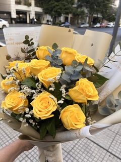Ramo de 12 rosas importadas en internet