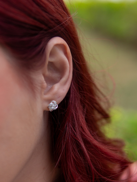 BRINCO FLOR ENTRELAÇADA