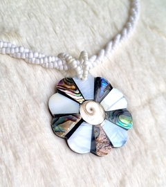Colar Abalone e Madrepérola flor na internet