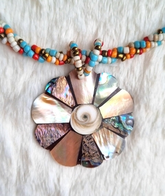 Colar Abalone e Madrepérola flor - BIJUTERIAS, ACESSÓRIOS E ARTESANATOS LEMBREI DE VOCÊ BEACH