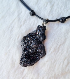 Colar ajustável de pedra drusa de ágata negra - comprar online