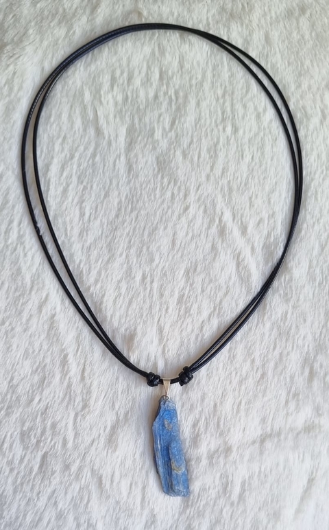 Colar ajustável de pedra cianita azul