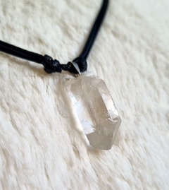 Colar ajustável de pedra cristal na internet