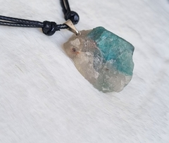 Pedra Turmalina Paraíba bruta colar ajustável - comprar online