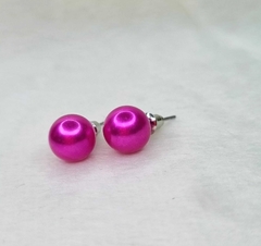 Brincos de pérolas rosa.