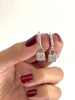 HUGGIES COLGANTES CANDADO CON MICROPAVE