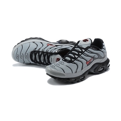 Tênis Nike Air Max Plus Tn - Cinza e Preto na internet