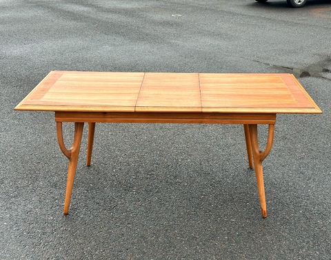 Mesa americana extensible