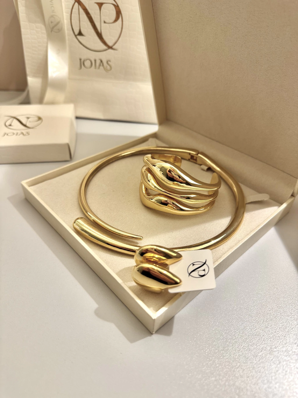 Conjunto moderno de alta Joalheria