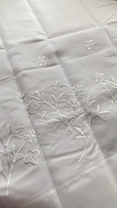 Cortina de Baño Bordada - comprar online