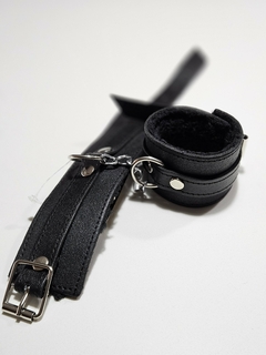 Esposas Finas de cuero negro con peluche negro - comprar online