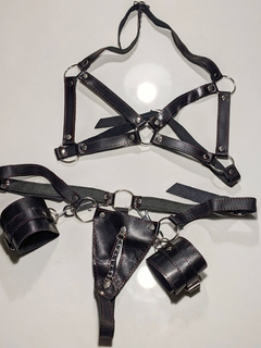 CONJUNTO TANGA CORPIÑO Y ESPOSAS - comprar online