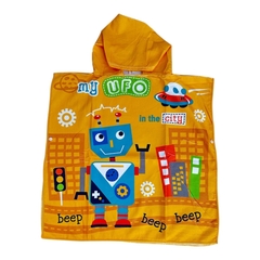 Poncho de toalla con mochilita haciendo juego en internet