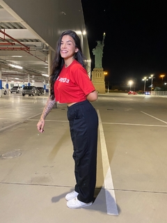 Calça sarja barra solta