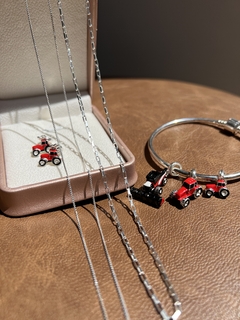 PINGENTE OU BERLOQUE TRATOR, COLHEITADEIRA PRATA 925 VERMELHO