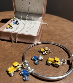 PINGENTE OU BERLOQUE TRATOR, COLHEITADEIRA PRATA 925 AZUL, AMARELO - comprar online