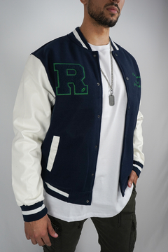 CAMPERA BOMBER "VARSITY" BLUE en internet