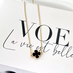 COLAR CLEEF DOURADO - PINGENTE PRETO