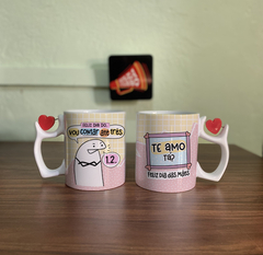CANECA PINGENTE CORAÇÃO - TUDO EU NESSA CASA / VOU CONTAR ATE TRÊS DIA DAS MÃES na internet