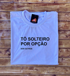 T-SHIRT MASCULINA BÁSICA OU PREMIUM – “TO SOLTEIRO POR OPÇÃO…” - comprar online