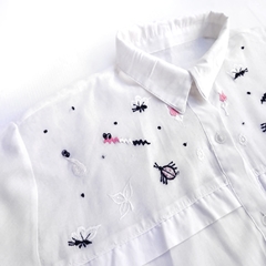 Camisa bordada M na internet
