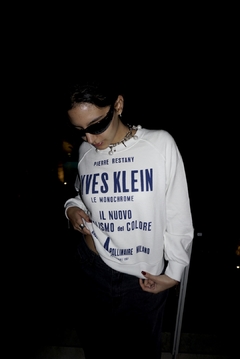 buzo yves klein ay not dead talle 1 en internet