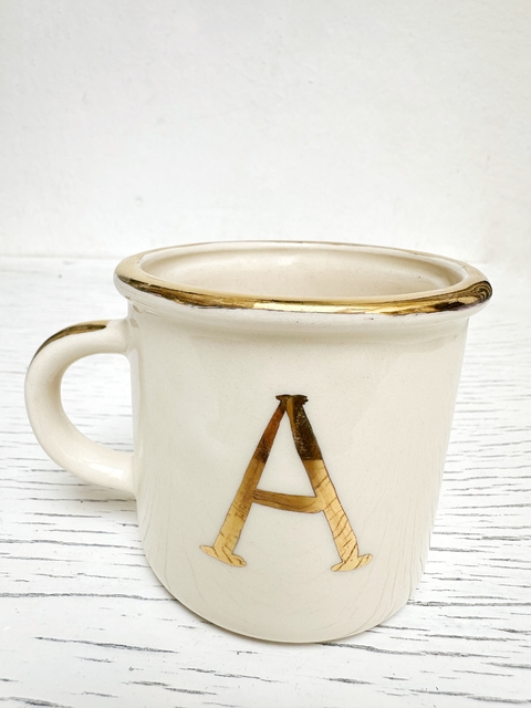 Taza Camping Oro con inicial, manuscrita’en oro