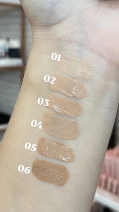 Base Natural Finish - 01 Lyrics Cosmetics na internet