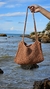 Bolsa de crochê modelo sacola de praia na cor nude