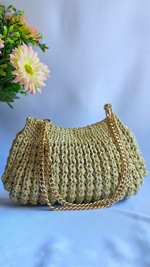 Bolsa de ombro de crochê com brilho para casamento e festa dourada