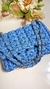 Bolsa clutch de crochê azul jeans