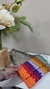 Bolsa clutch de crochê colorida