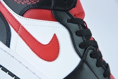 Tênis Jordan 1 Mid White Black Red - loja online