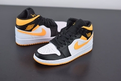 Tênis Jordan 1 Mid Laser Orange Black