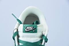 Imagem do Tênis Nike Dunk Low SE Lottery Pack Malachite Green