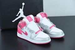 Tênis Jordan 1 Mid White Metallic Platinum Dynamic Pink