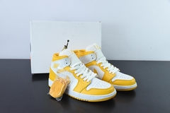 Tênis Jordan 1 Mid University Gold